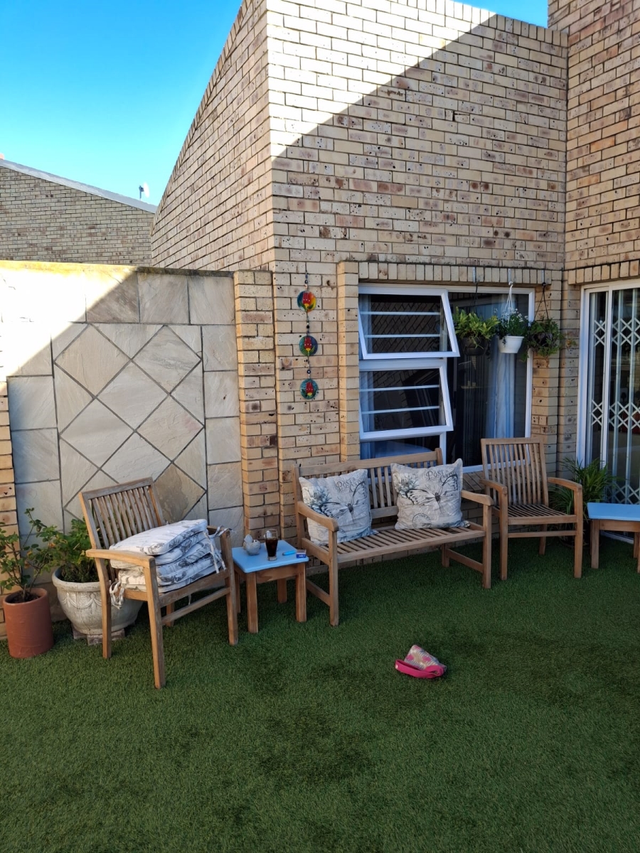 3 Bedroom Property for Sale in Wavecrest Eastern Cape